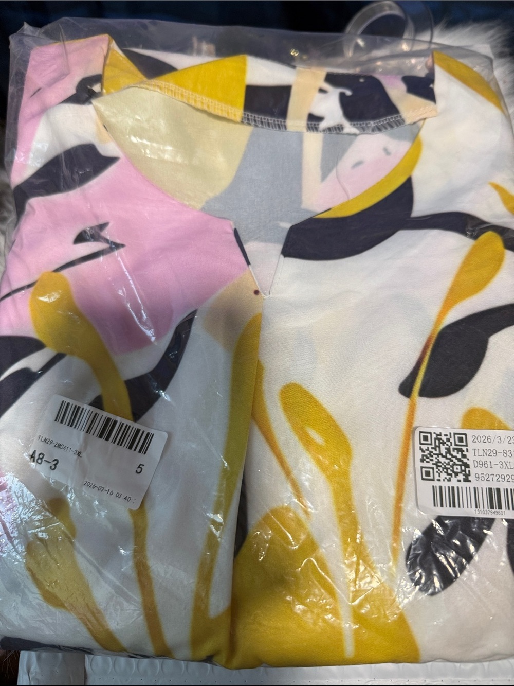 2 piece set. Top and Printed Bottoms in Yellow, Pink & Black - Unbranded size 2x